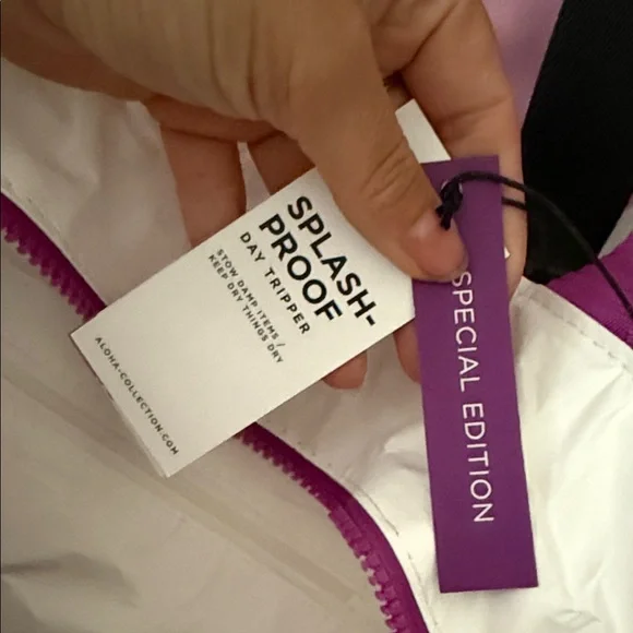 ALOHA Collection Special Edition Hawaiian Airlines Tote Set - Picture 4 of 4